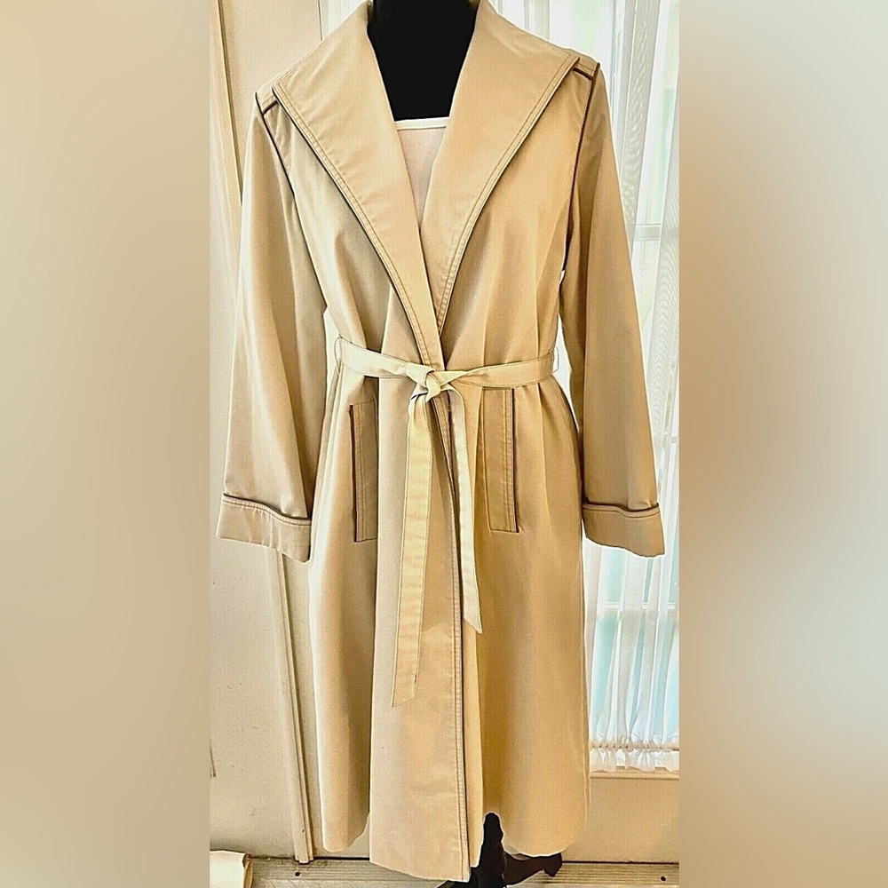Vintage Aquascrutum trench coat in like new condition SZ L